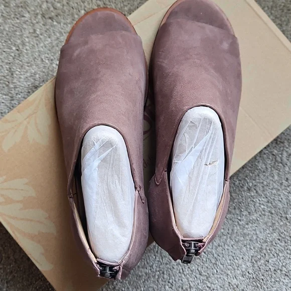 NIB Sofft Carleigh Peep Toe Bootie - Picture 8 of 10